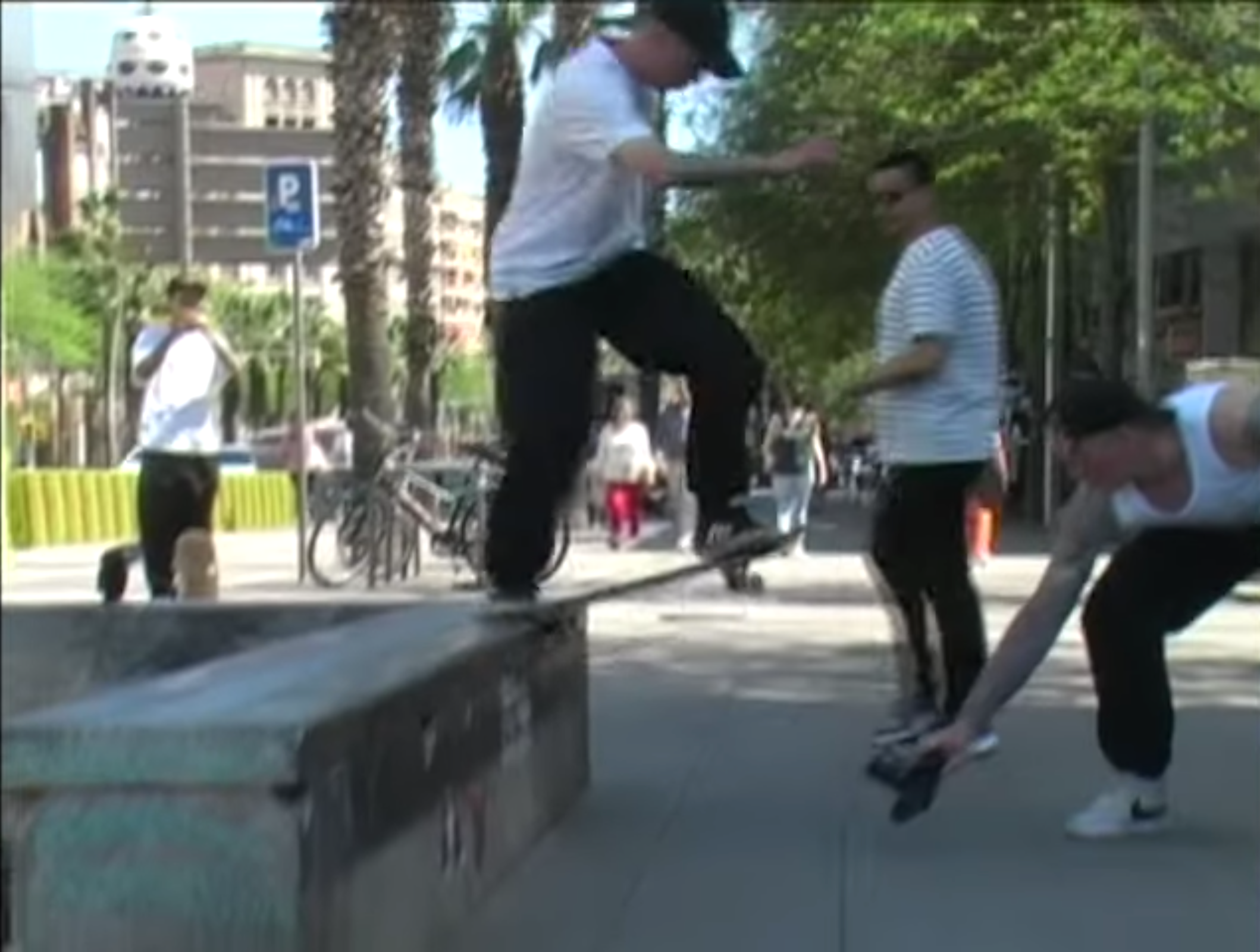 Coffee Shop Then Paral-lel? | Charlie Arlett and the Ledge Lords in BCN