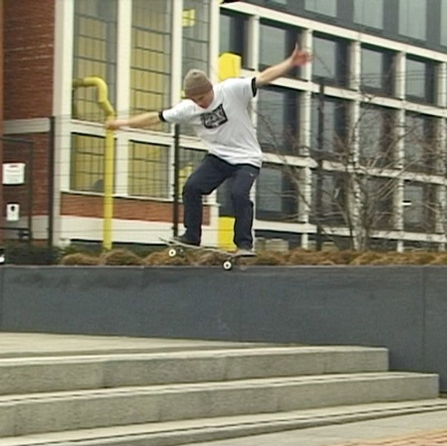 FreeSkateMag - Dom Henry 'Afterbang' By James Cruickshank